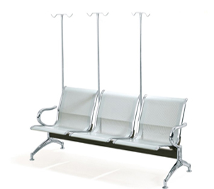 The hospital lounge chairs change into escort beds in seconds to facilitate the daily use of the general public.